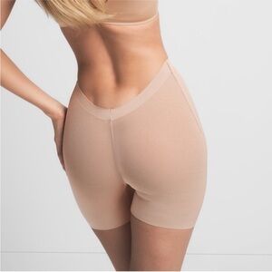 Skims sheer Sculpt Low Back Shorts NWT Clay Size XS